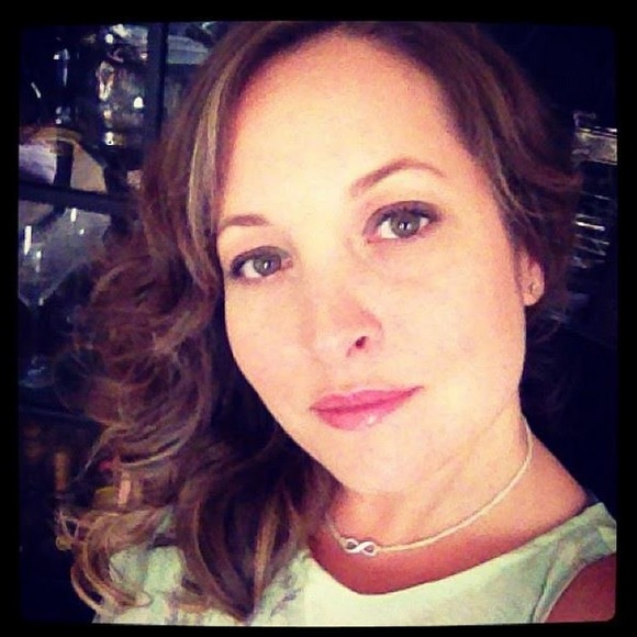 Meet your Posher, Nichole - Picture 1 of 1